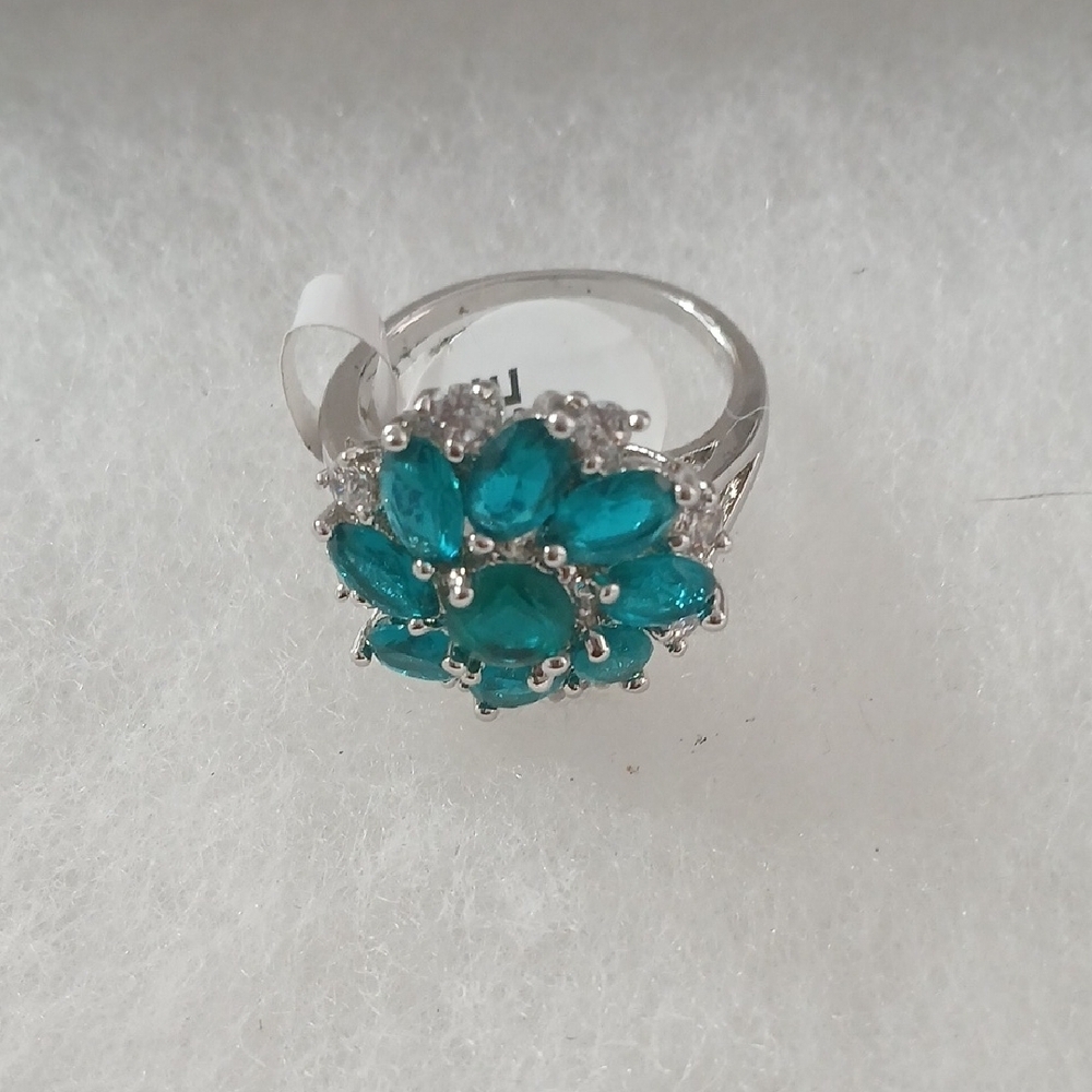 Elegant Silver and Green Gemstone Ring sz 9 - Picture 8 of 8